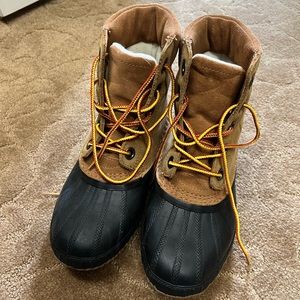 Brand New kids size 3 Sorel Snow boots!